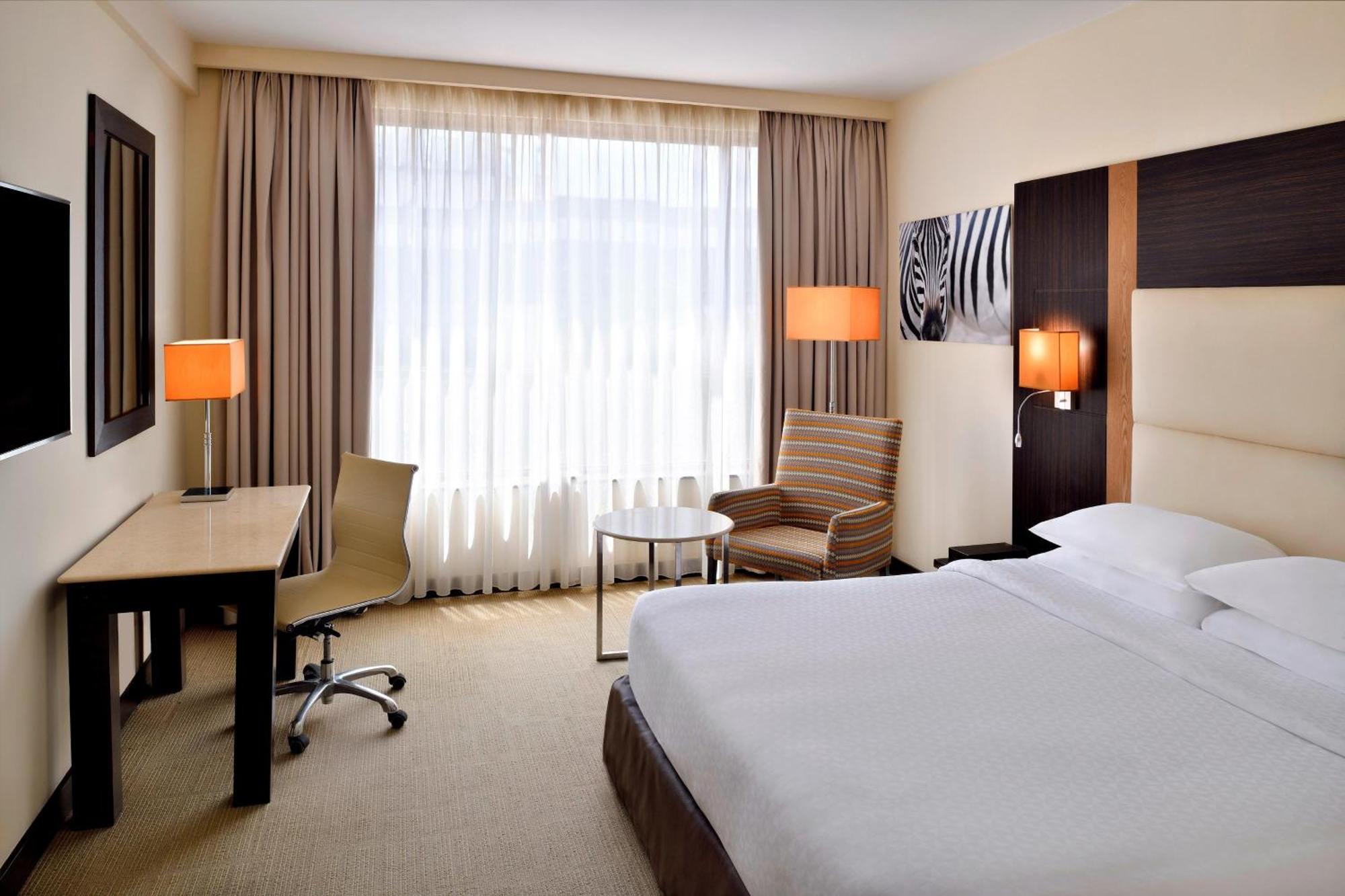 Four Points By Sheraton Nairobi Hurlingham Bagian luar foto